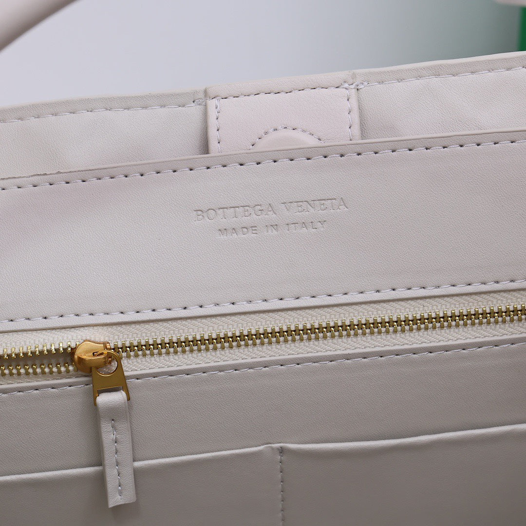 1XA80BDE Stylish leather bag