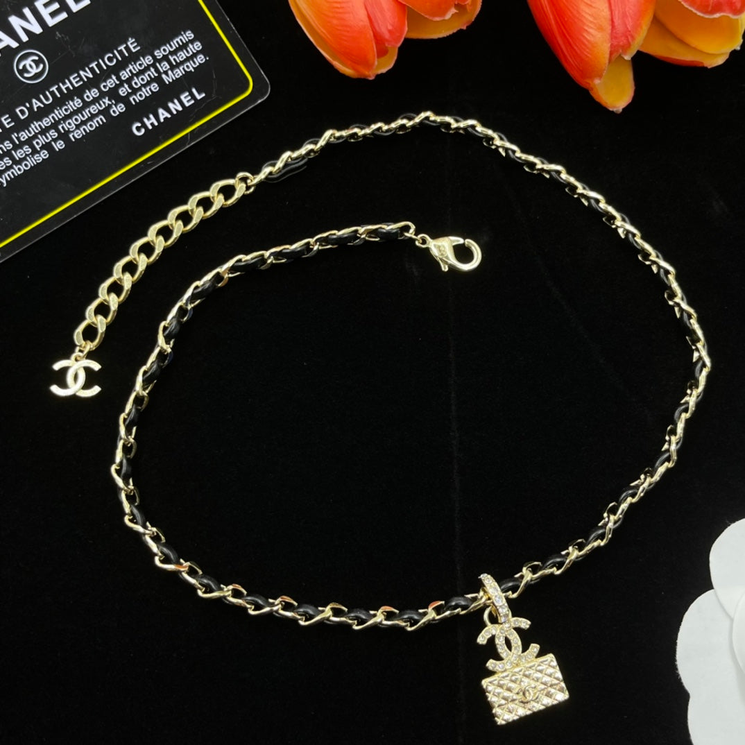 14C920XDE Stylish Necklaces