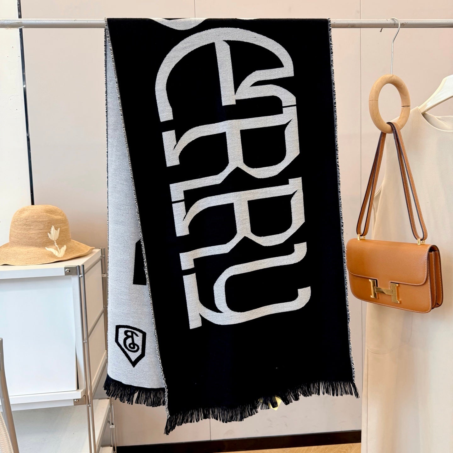 185RA69WDE Stylish Winter Scarves