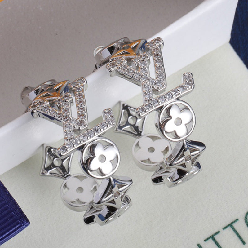 14E244EDE Stylish Earrings