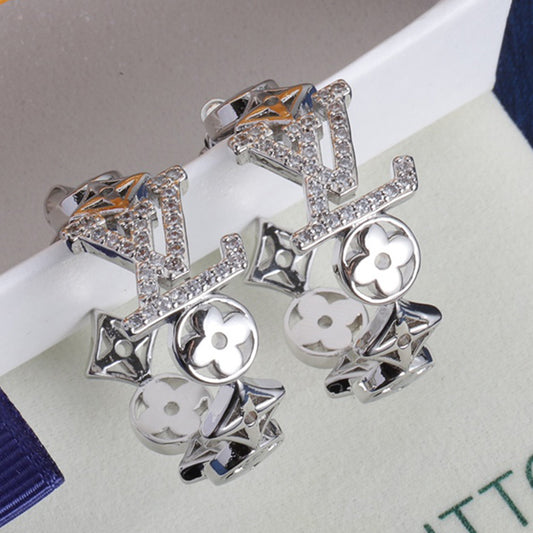 14E244EDE Stylish Earrings