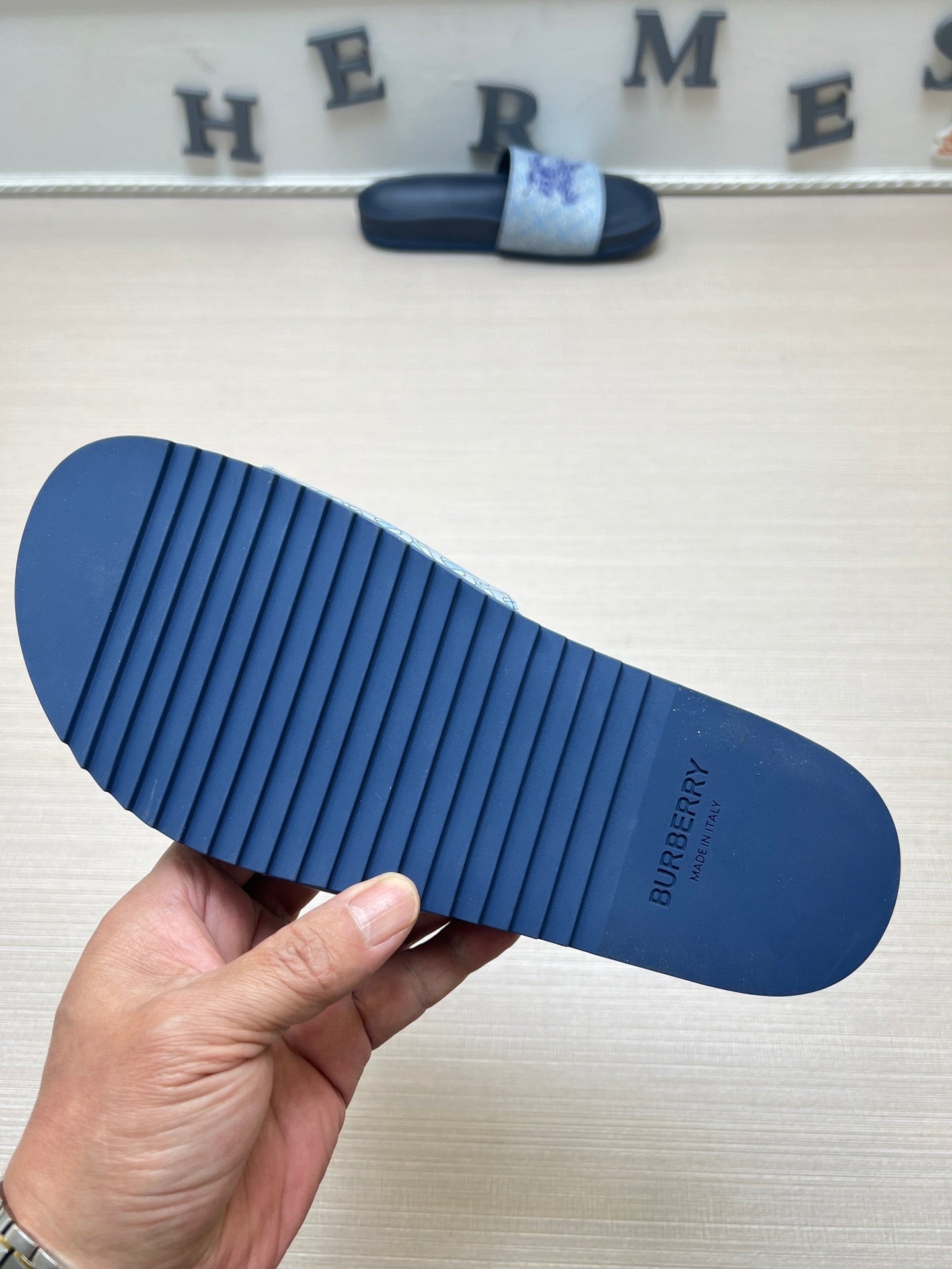 54R119ZDE Stylish slippers