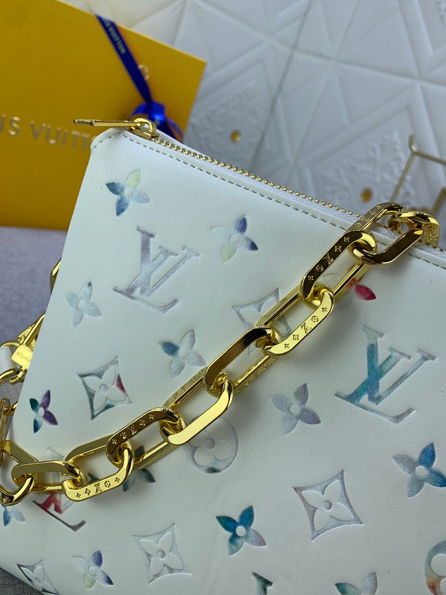 2XE39BDE Stylish leather bag 