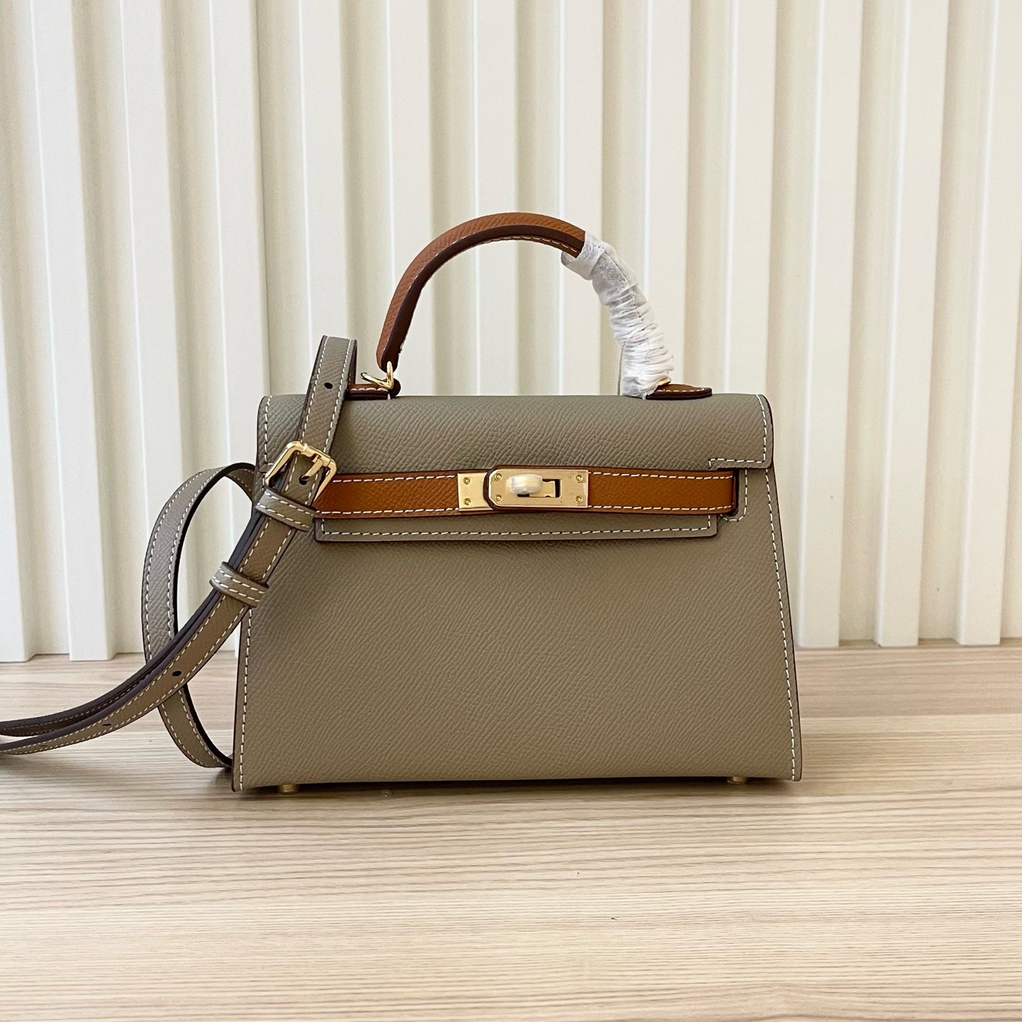 2WH25BDE Stylish leather bag