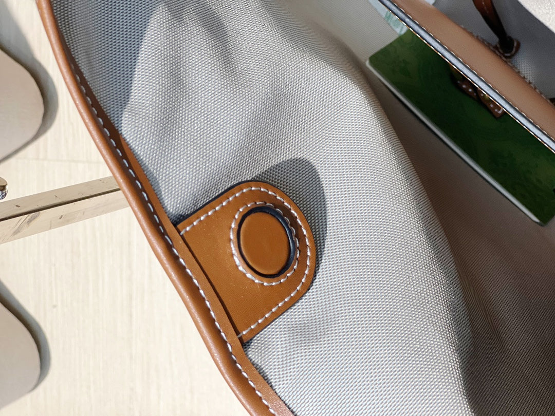 1XB67BDE Stylish leather bag