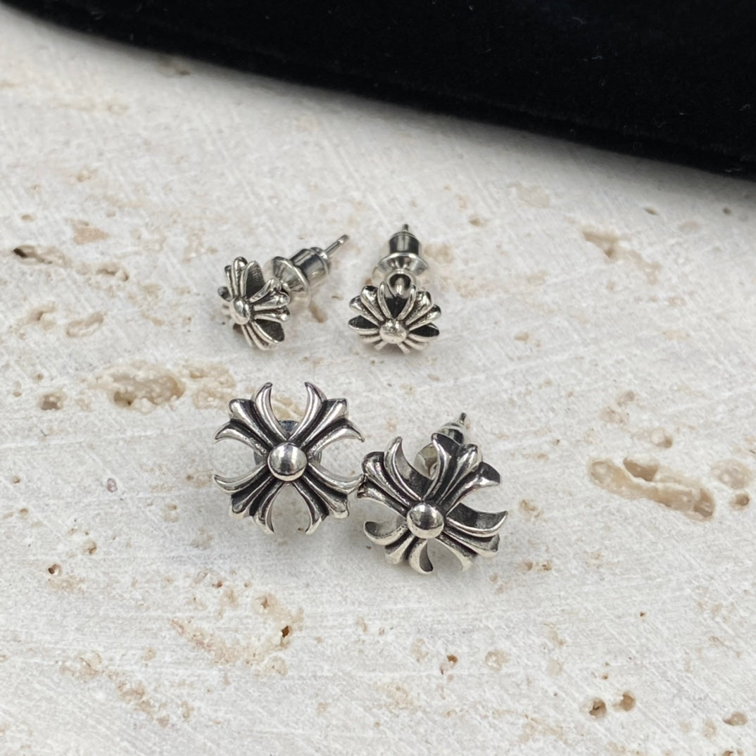 15QA4EDE Stylish Earrings