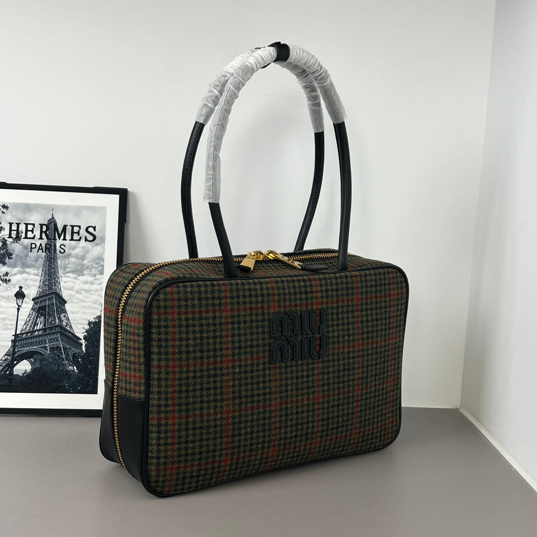 15RA46BDE Stylish  bag