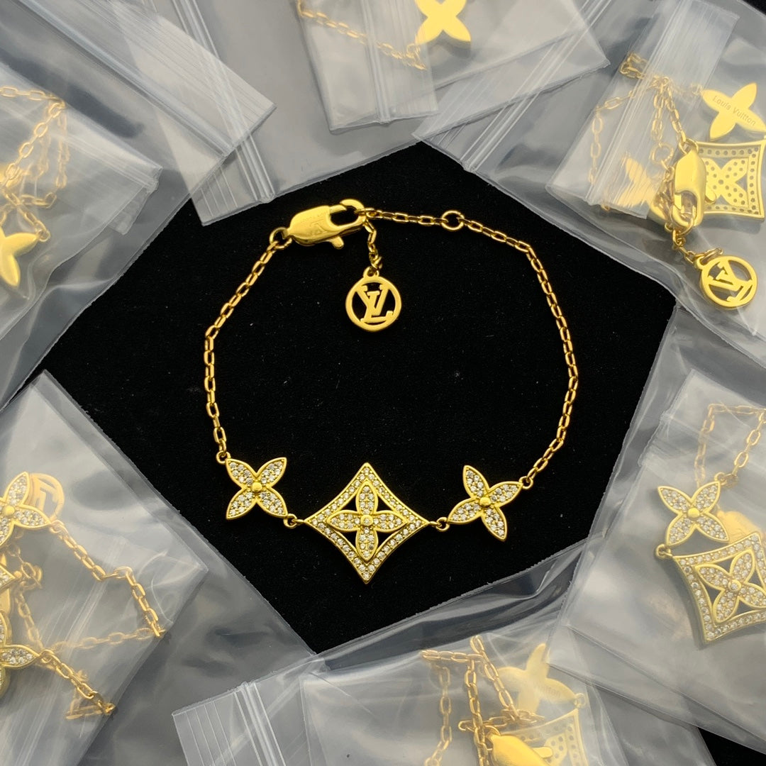 84E15KDE Stylish Bracelets