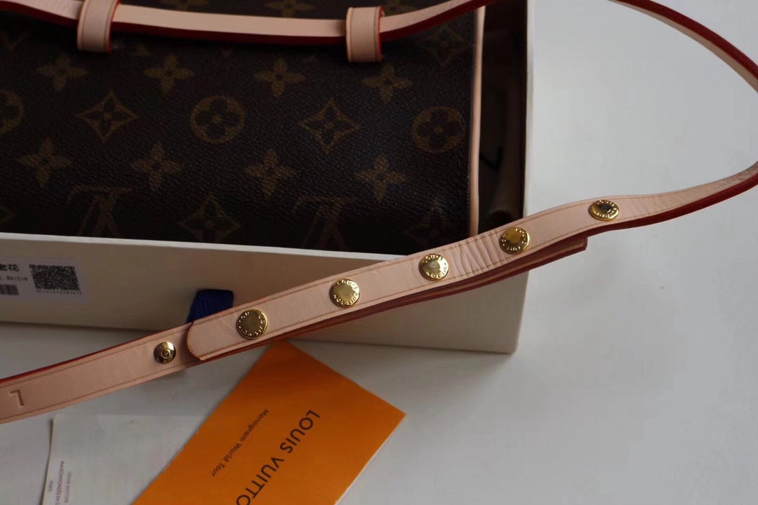 1XE62BDE Stylish leather bag