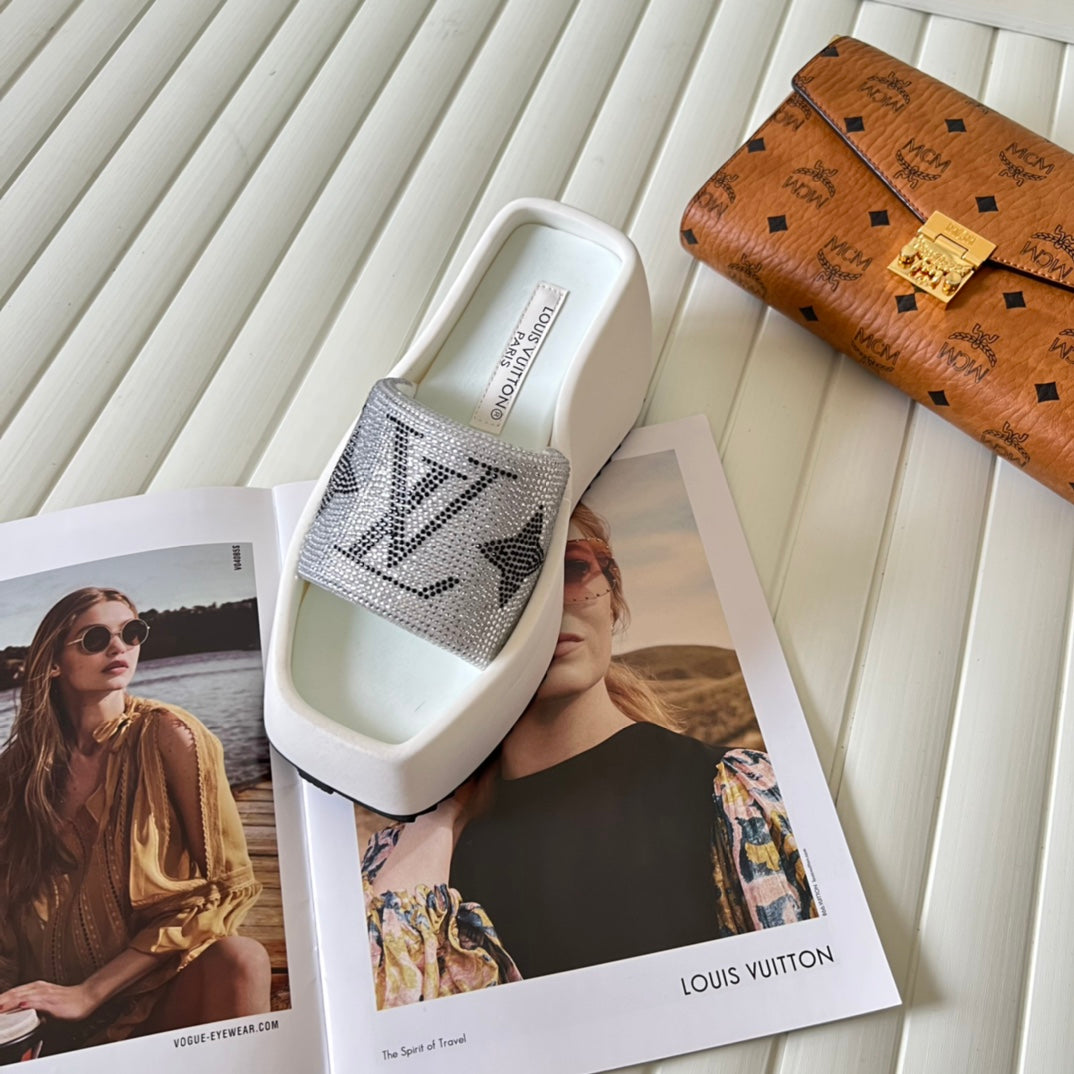 14E90ZDE Stylish Slippers