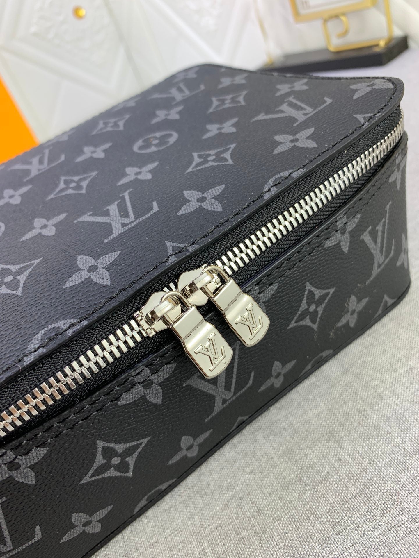 1XE272BDE Stylish leather bag 