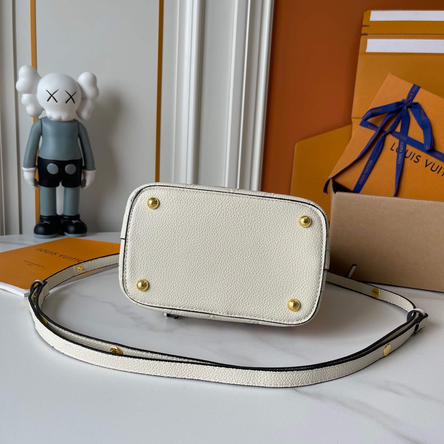 15RE33BDE Stylish leather bag