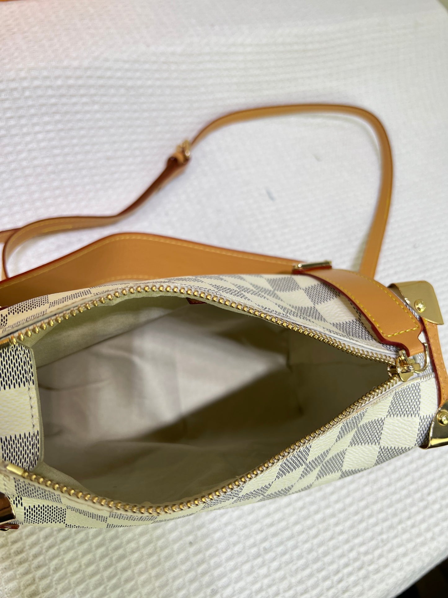 155NE18BDE Stylish leather bag