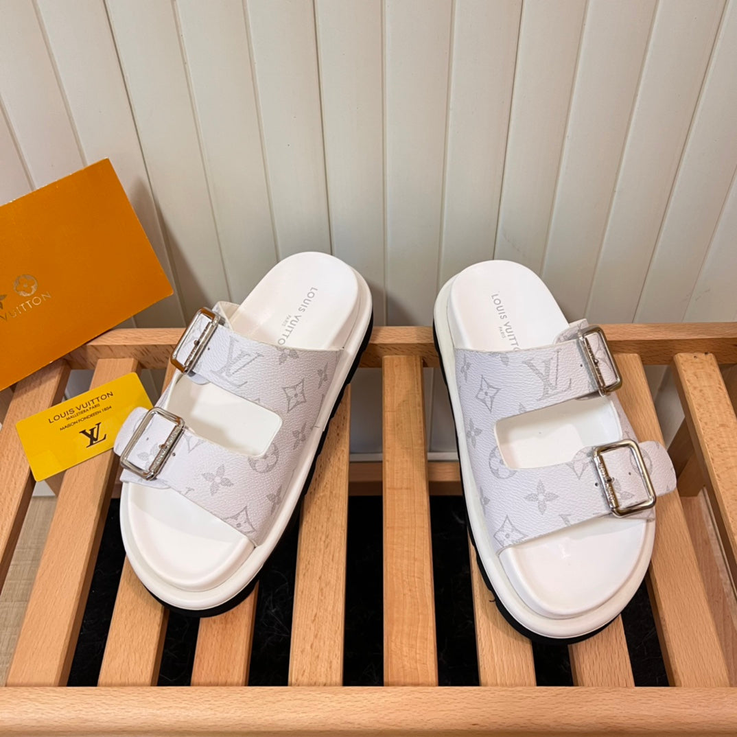 14E208ZDE Stylish Slippers