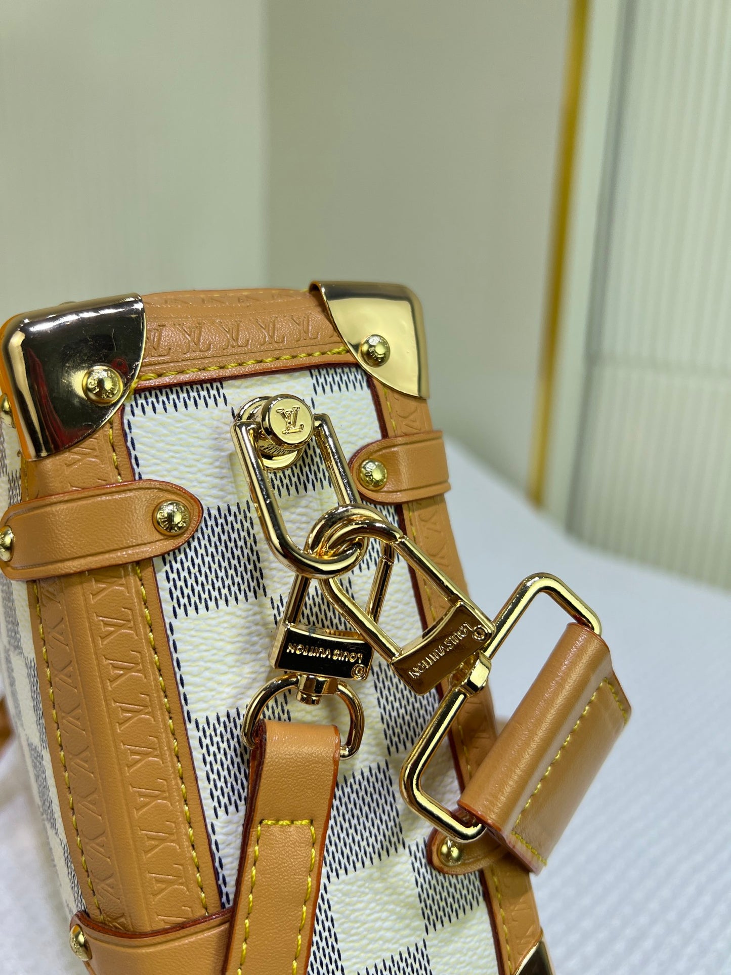 155NE18BDE Stylish leather bag