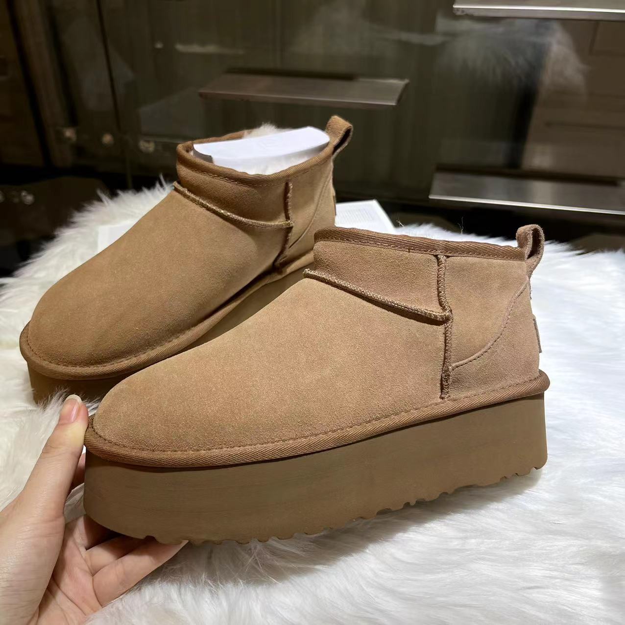 2YA96ZDE Stylish snow boots