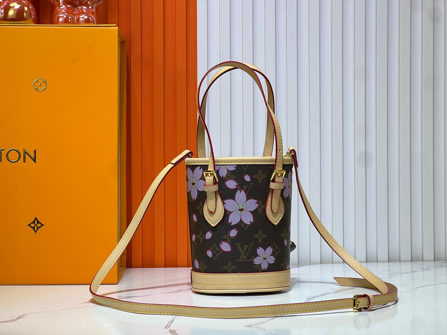 2WE43BDE Stylish leather bag