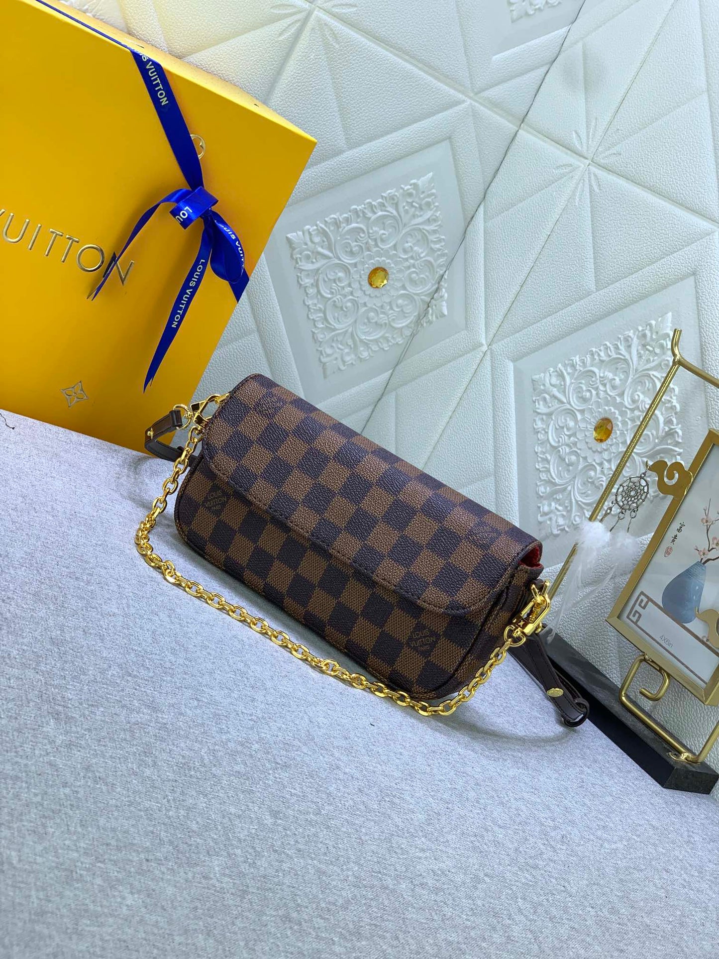 1XE64BDE Stylish leather bag 