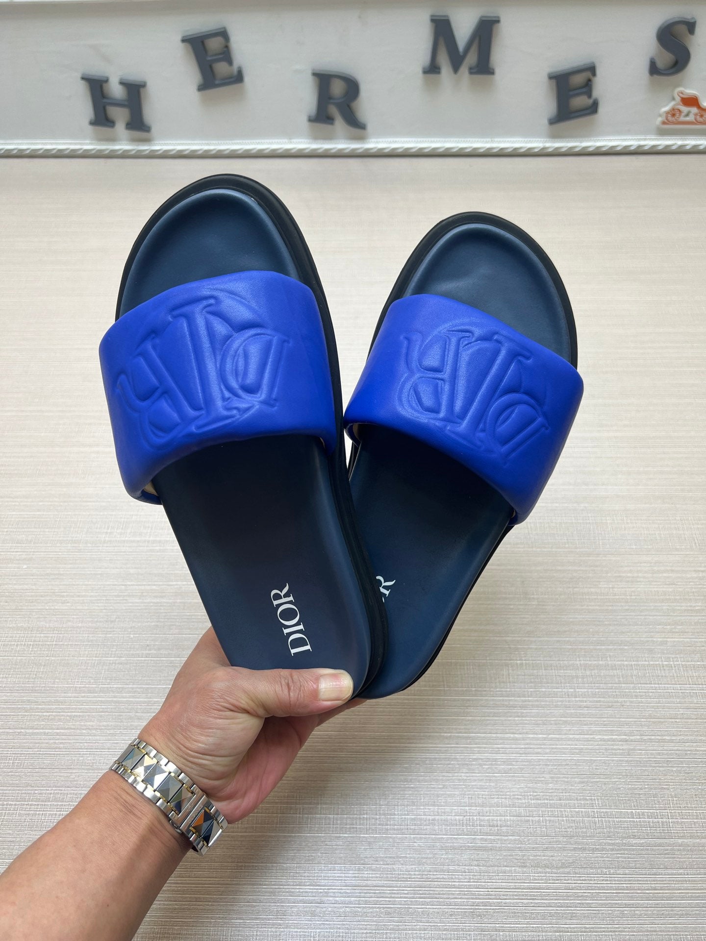 54D167ZDE Stylish leather slippers