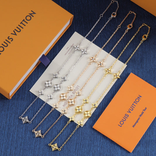 175RE31XDE Stylish  Necklaces .