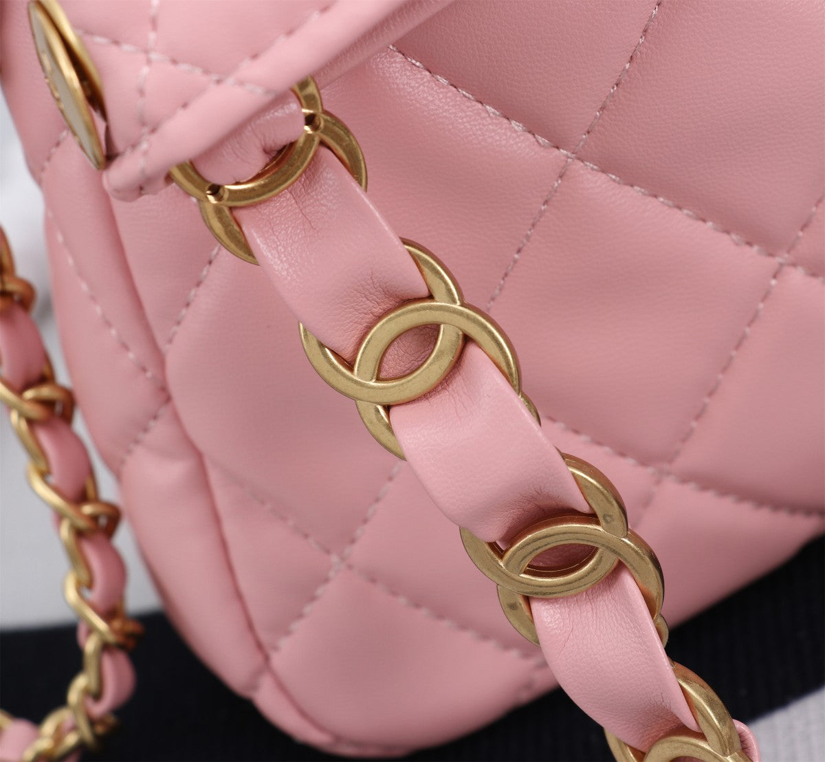 2XB472BDE Stylish leather bag