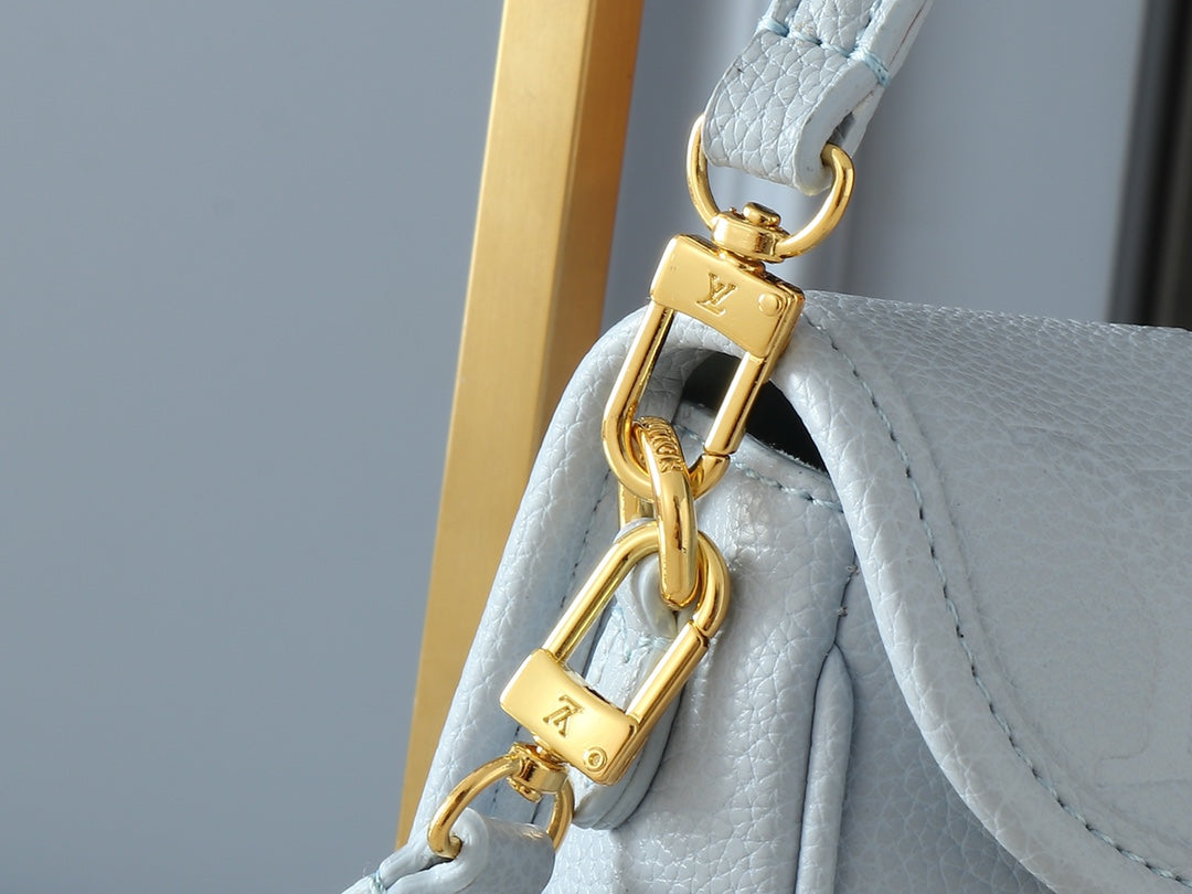 15XE3BDE Stylish leather bag