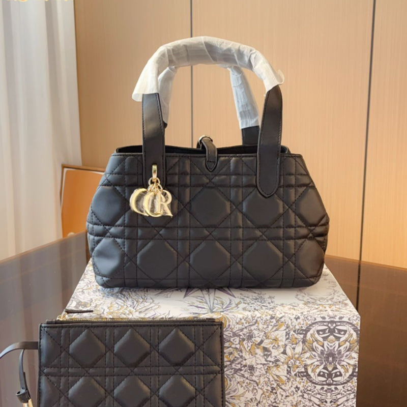 16XC107BDE Stylish leather bag 