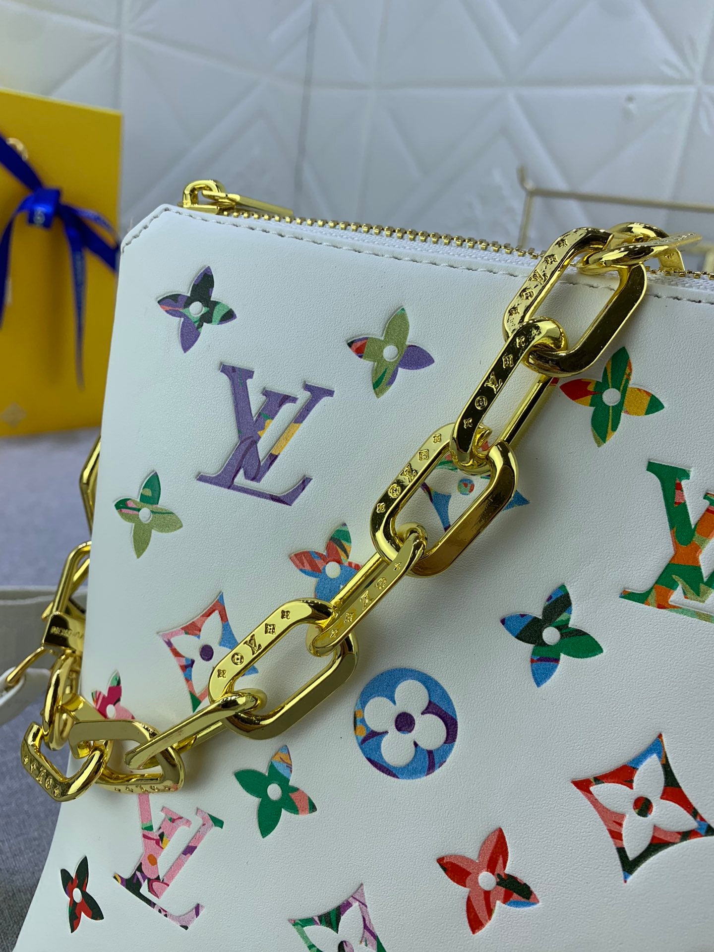 2XE39BDE Stylish leather bag 