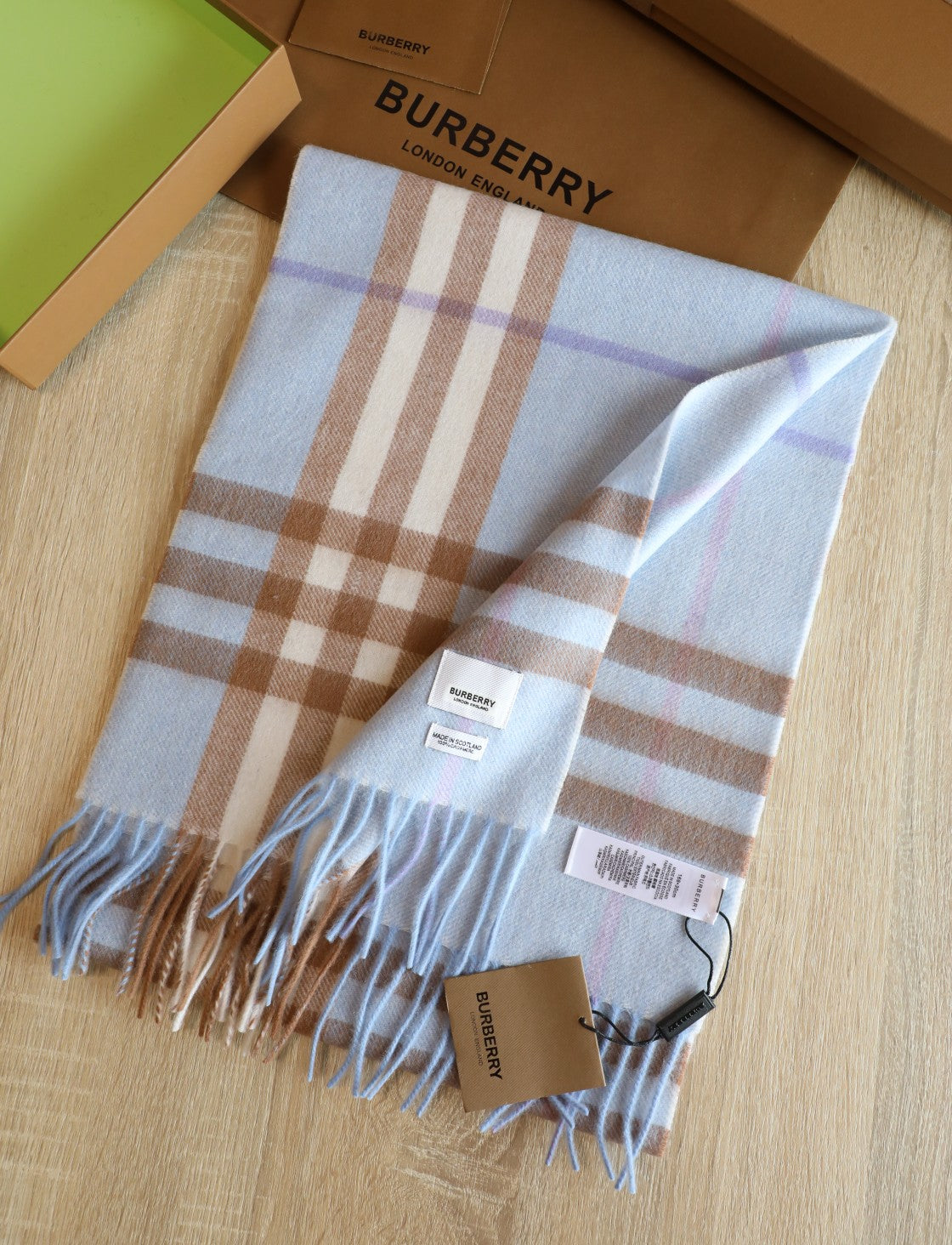 185ZR2WDE Stylish Winter Scarves