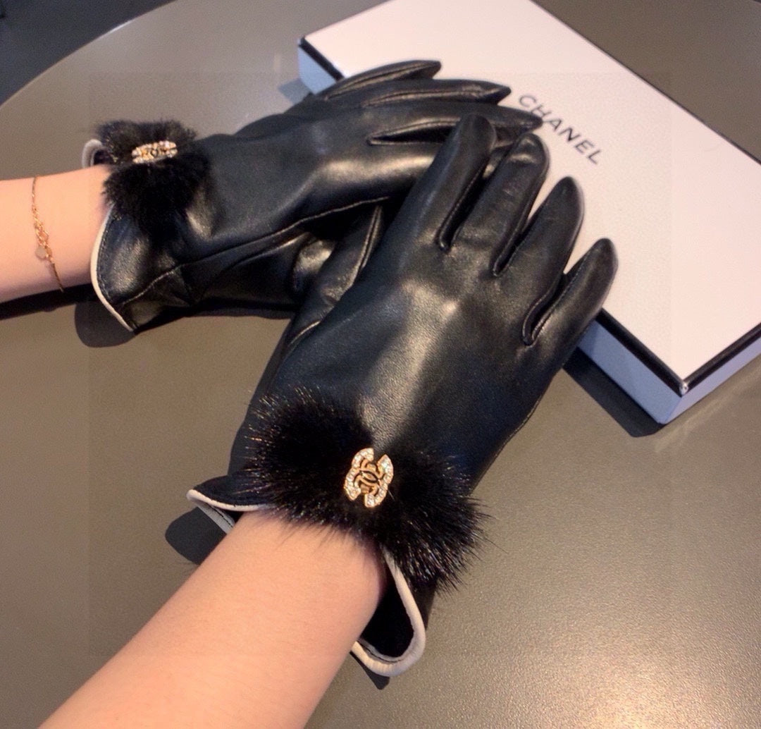 14C15SDE Stylish sheepskin gloves