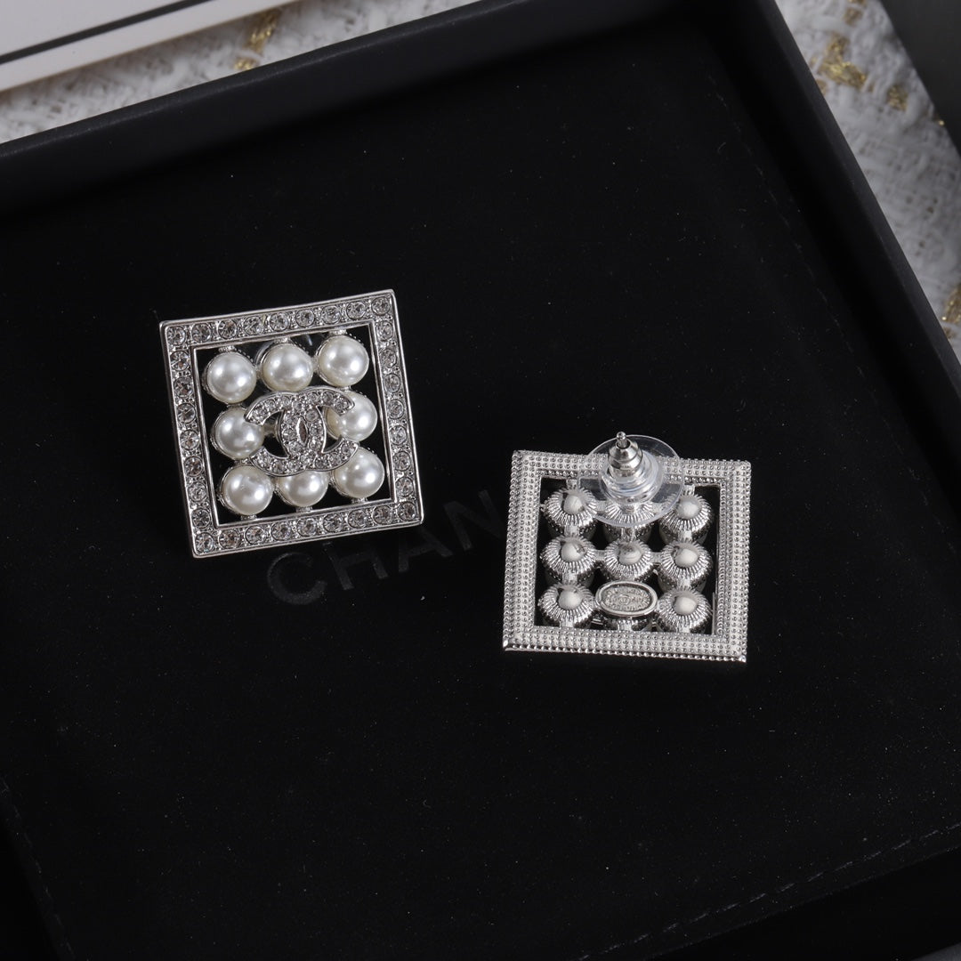 14C376EDE Stylish Earrings