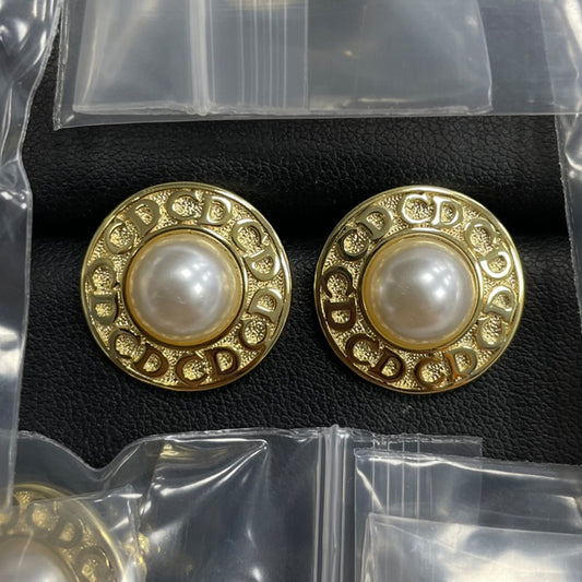 14D1064EDE Stylish Earrings