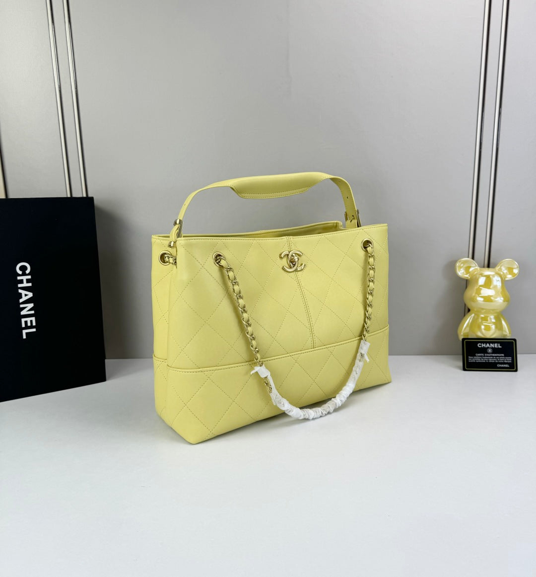 15RC64BDE Stylish leather bag