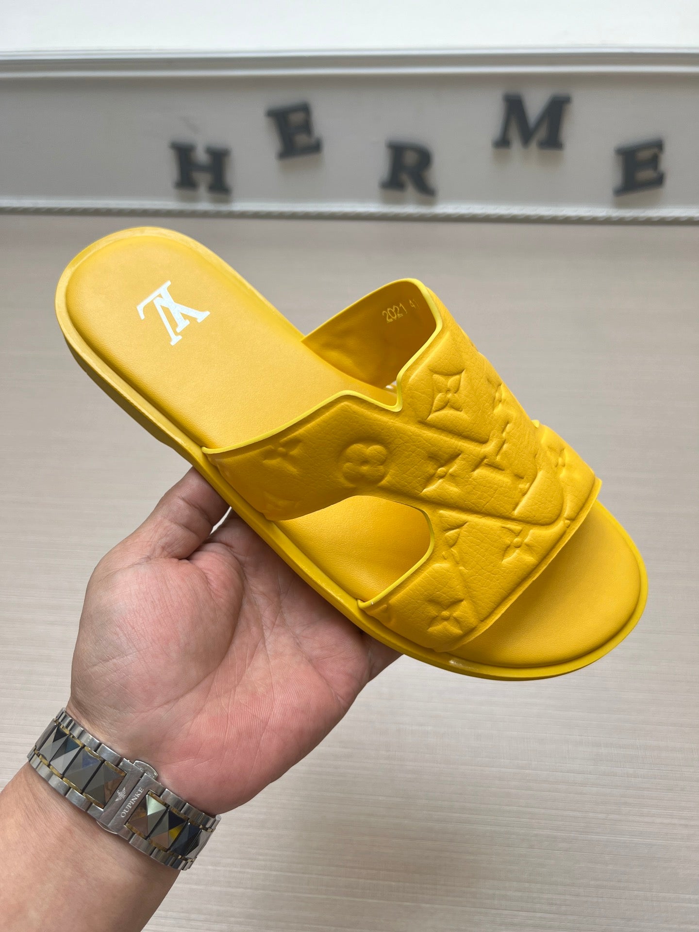 54E22ZDE Stylish slippers