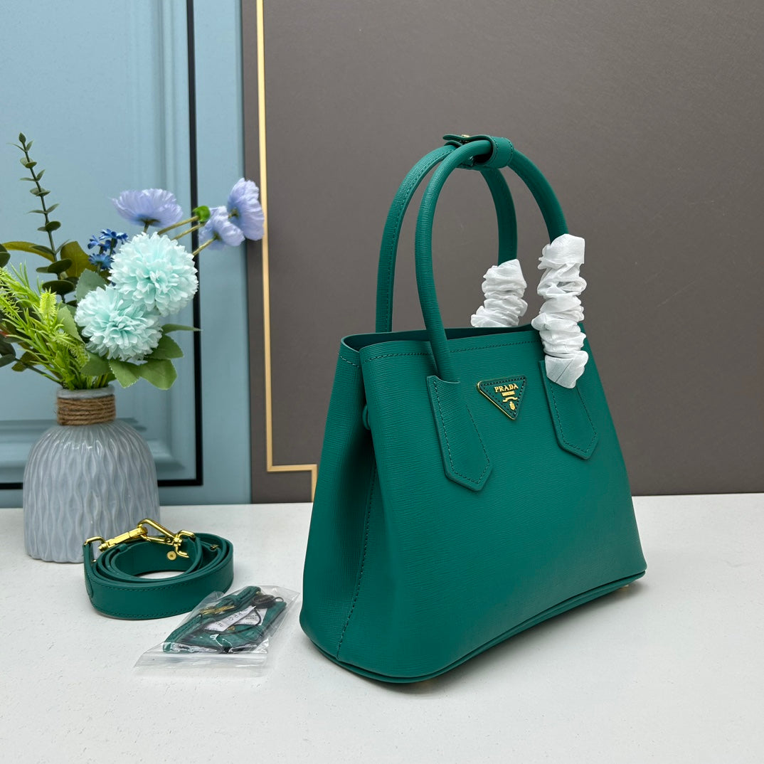 1XPD115BDE Stylish leather bag 