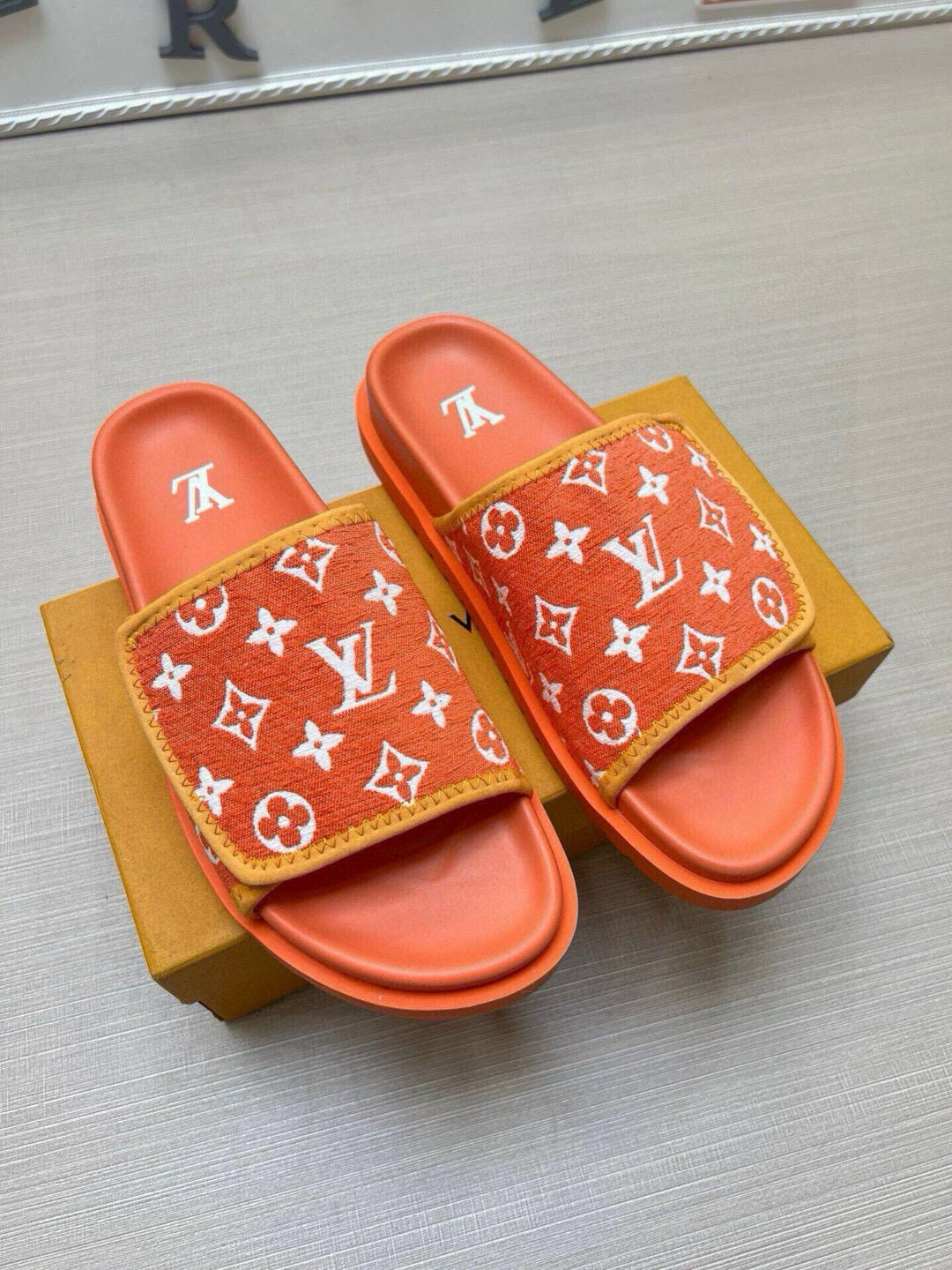 5QE4ZDE Stylish Slippers
