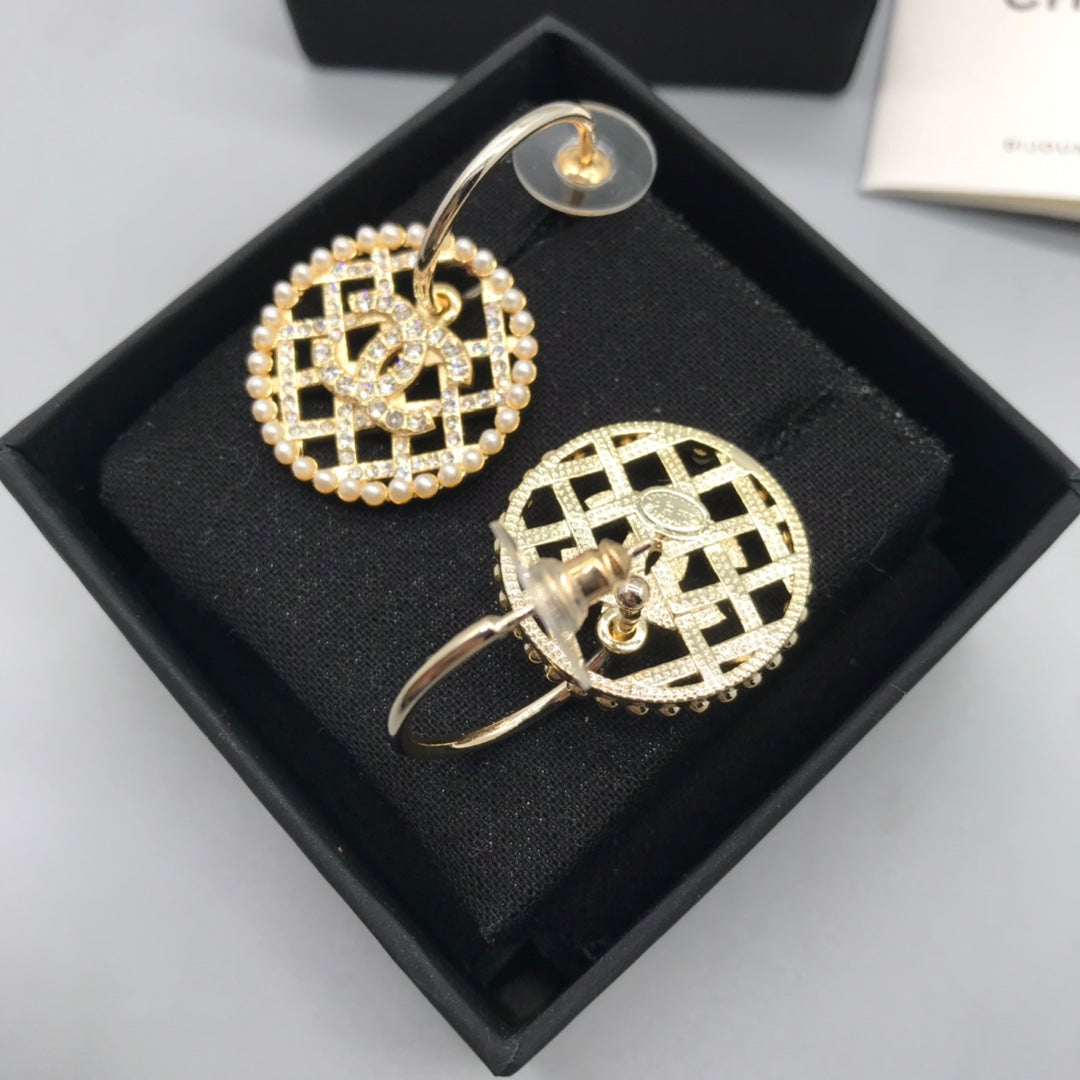 14C19EDE Stylish Earrings