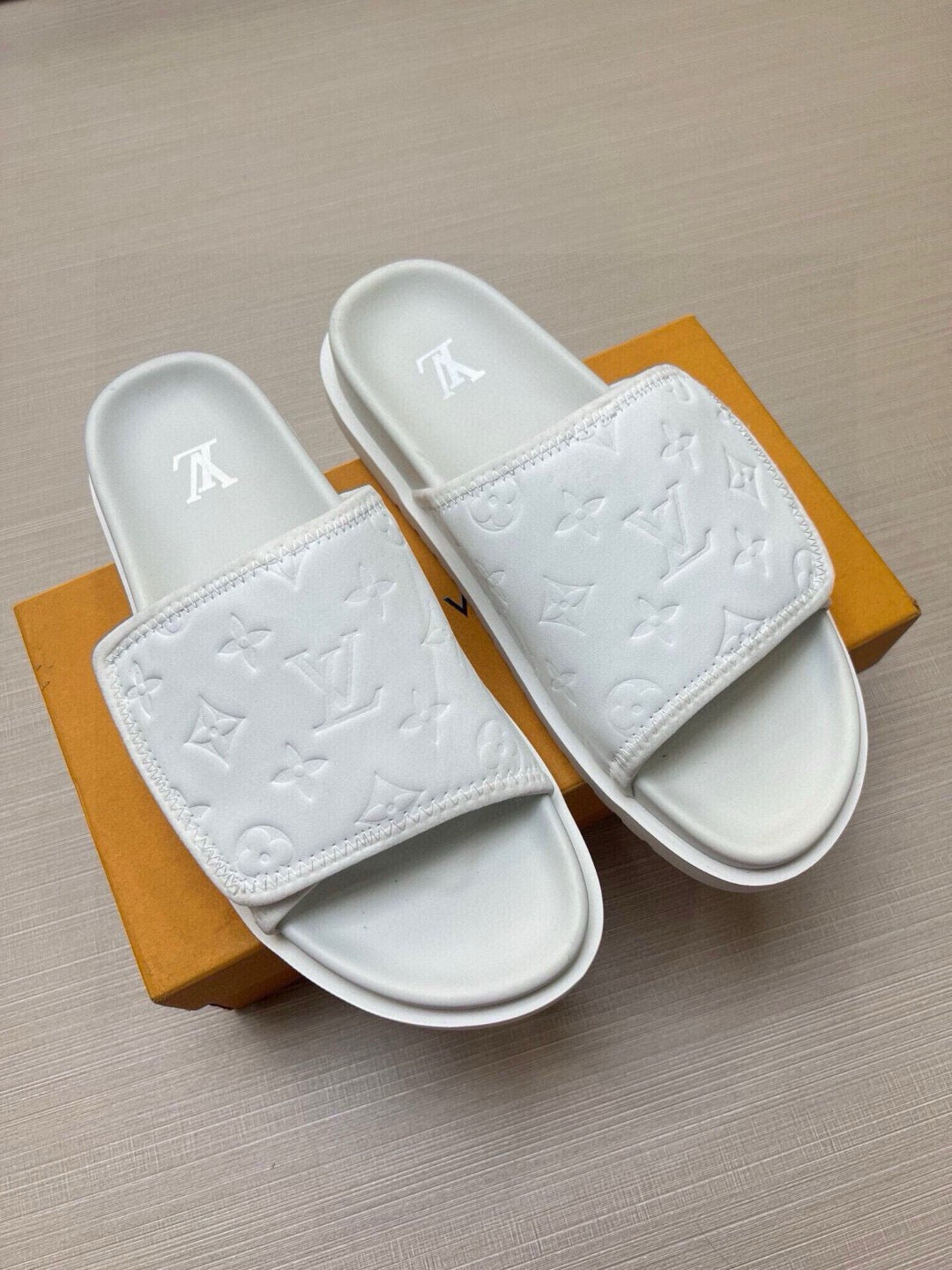 5QE5ZDE Stylish Slippers