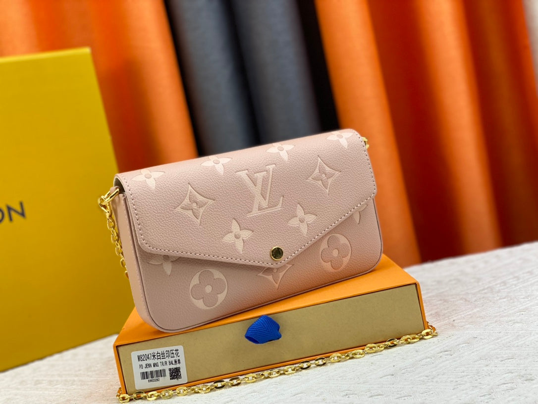 1XE173BDE Stylish leather bag 