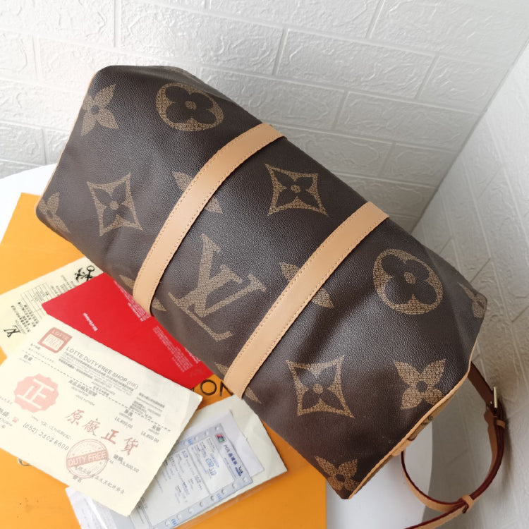 1E048BDE Stylish leather bag 