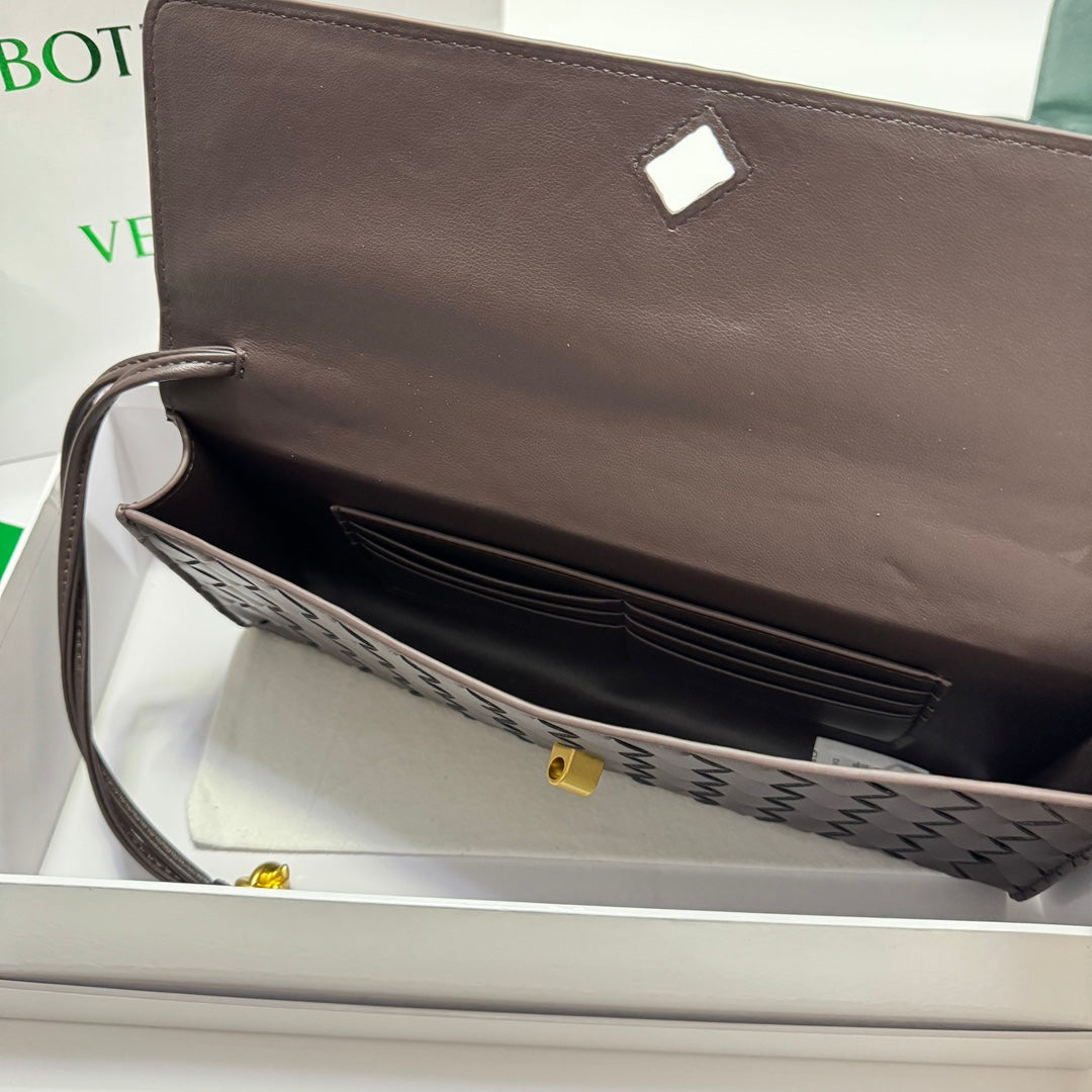 1XA380BDE Stylish leather bag 