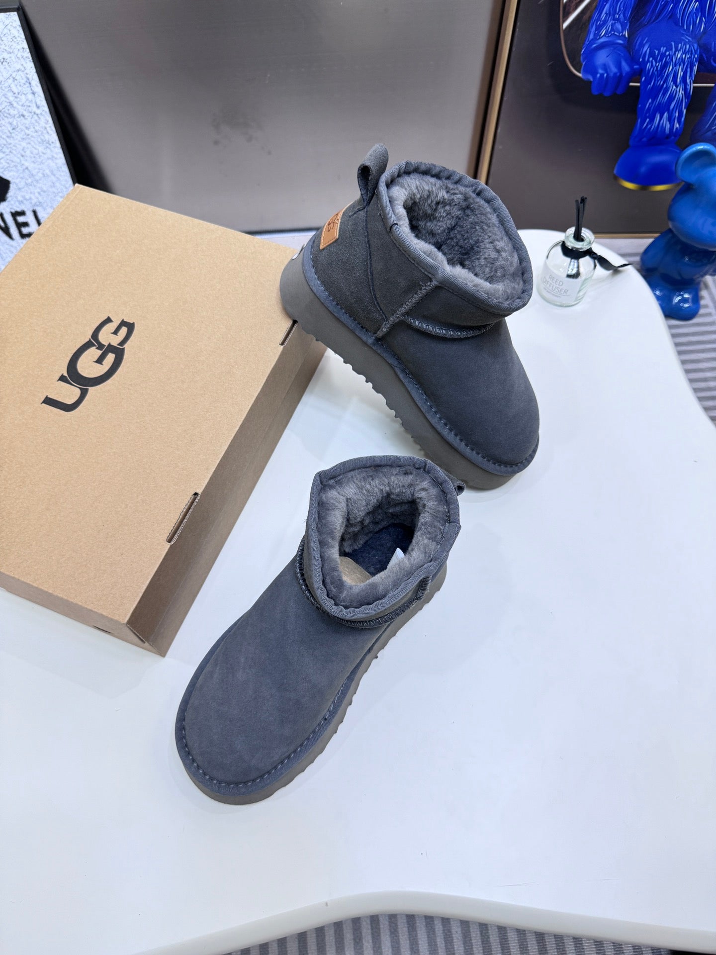 1LU9ZDE Stylish snow boots