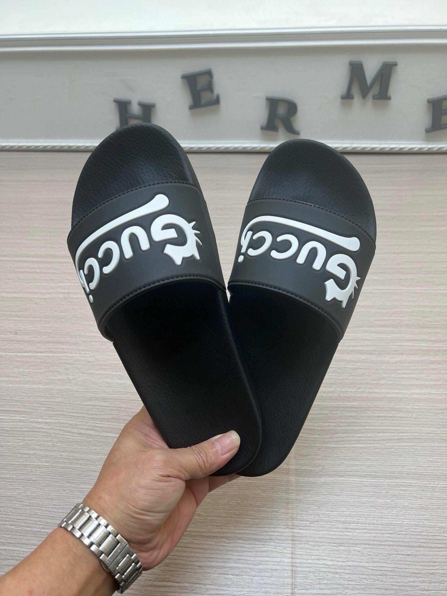 5LB220ZDE Stylish Slippers