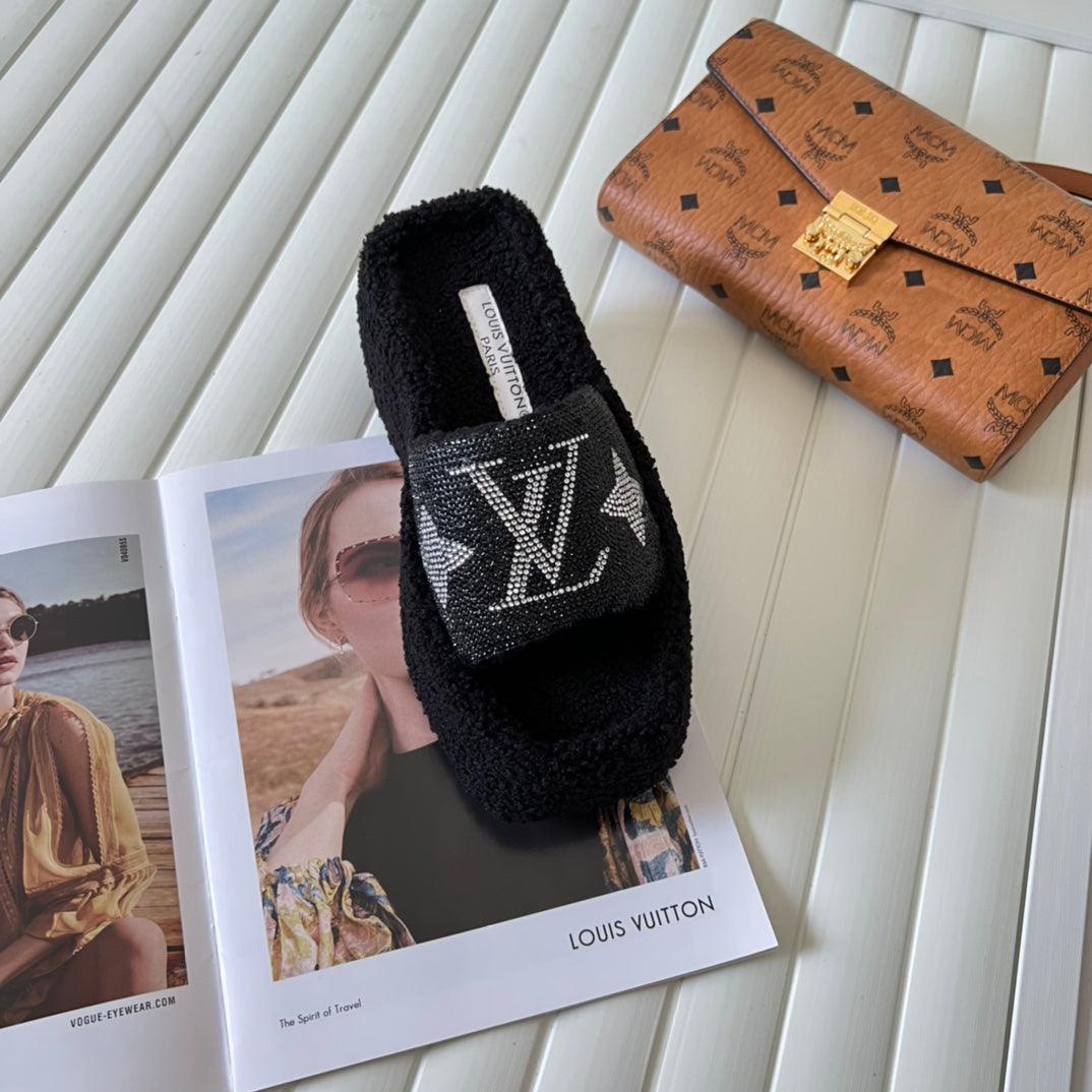 14E91ZDE Stylish Slippers