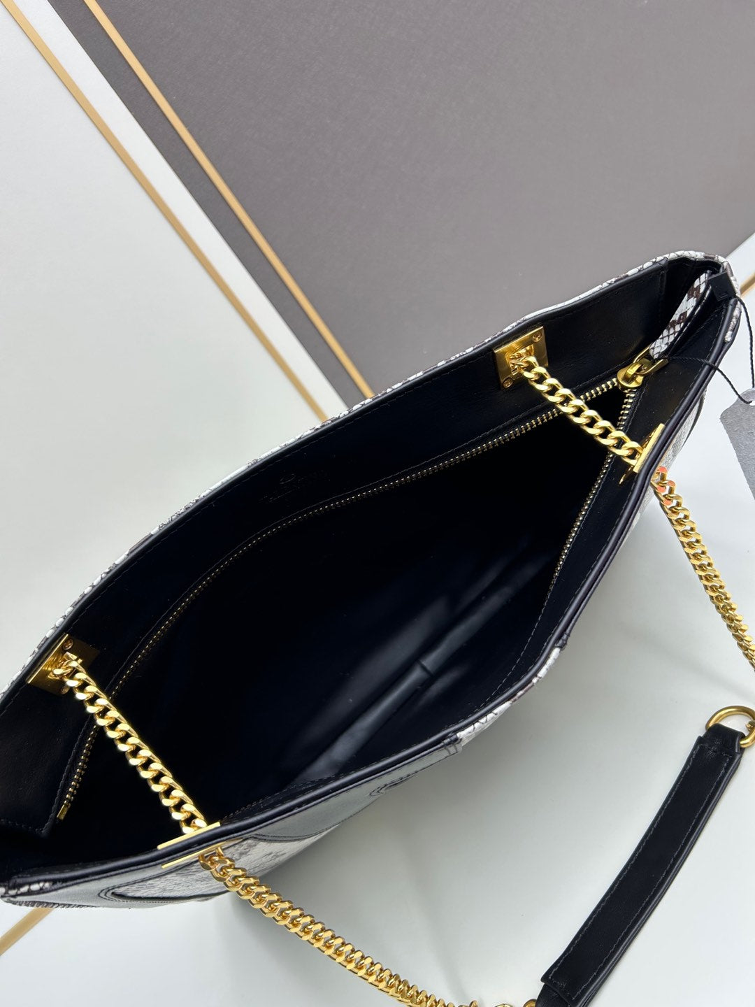 2WVL47BDE Stylish leather bag