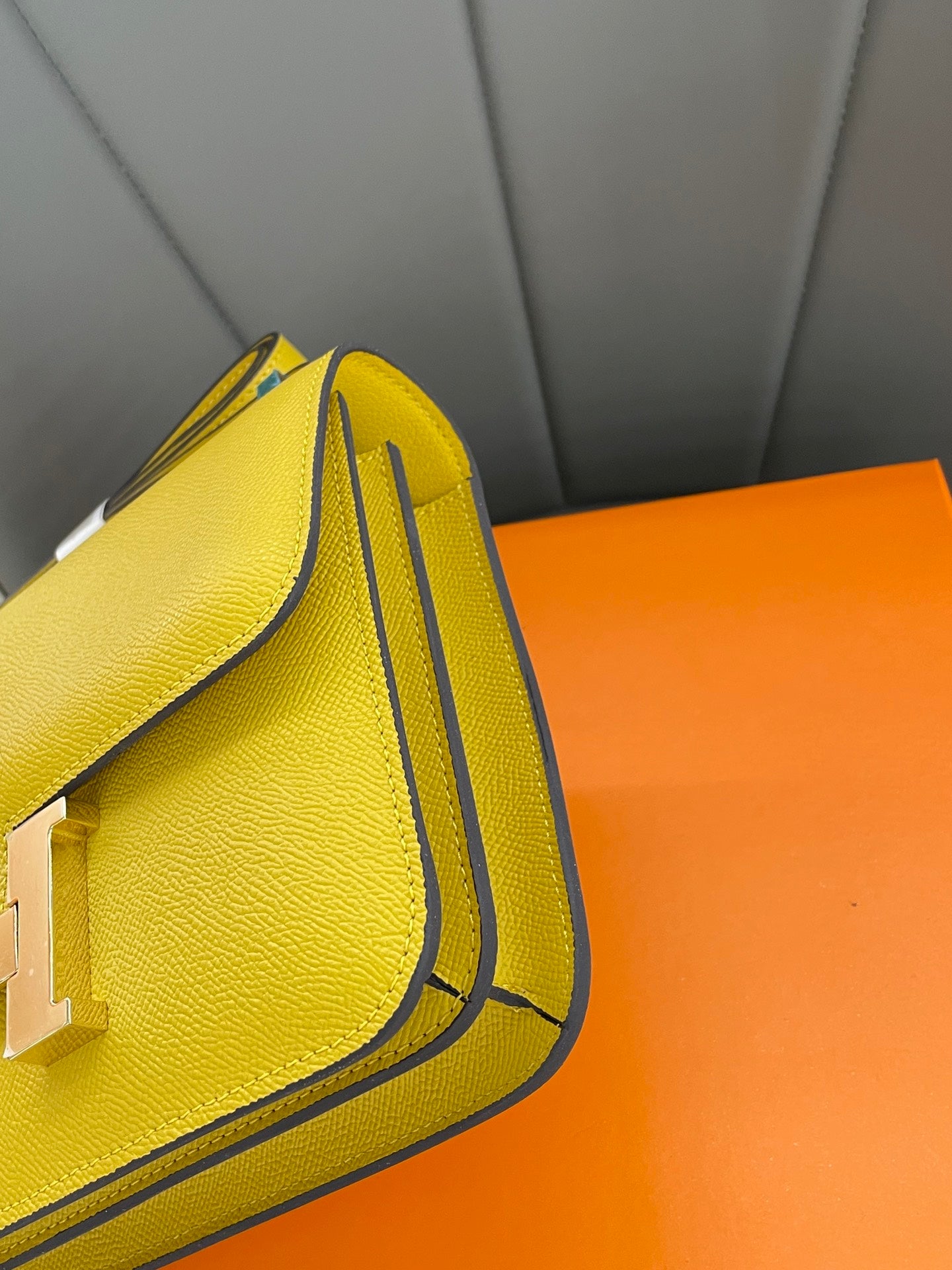 155NH65BDE Stylish leather bag