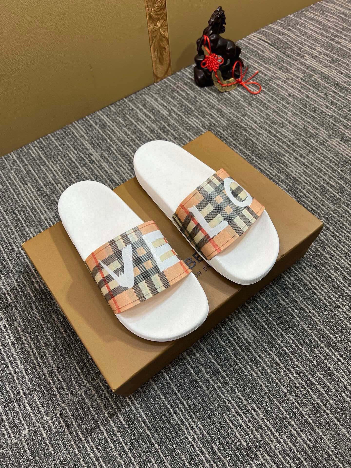 535ZR260ZDE Stylish Slippers