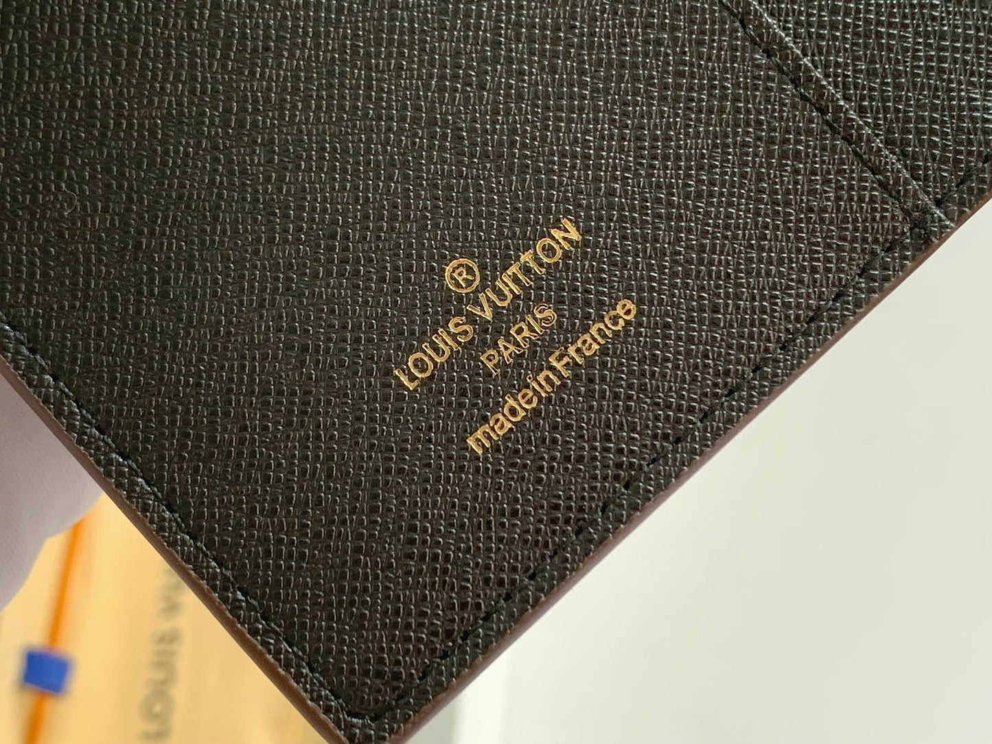 1XE73BDE Stylish leather wallets with package