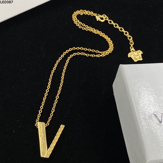 175RV54XDE Stylish  Necklaces