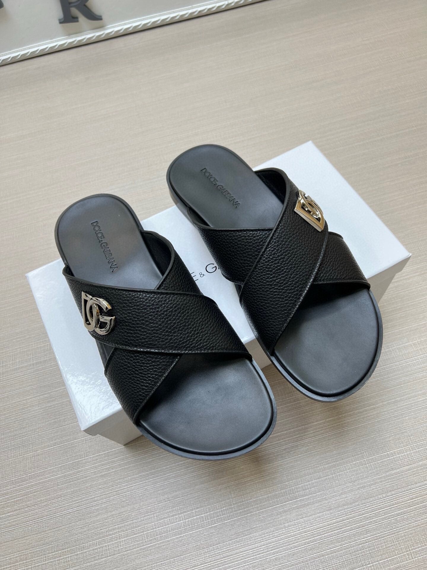 54A20ZDE Stylish slippers